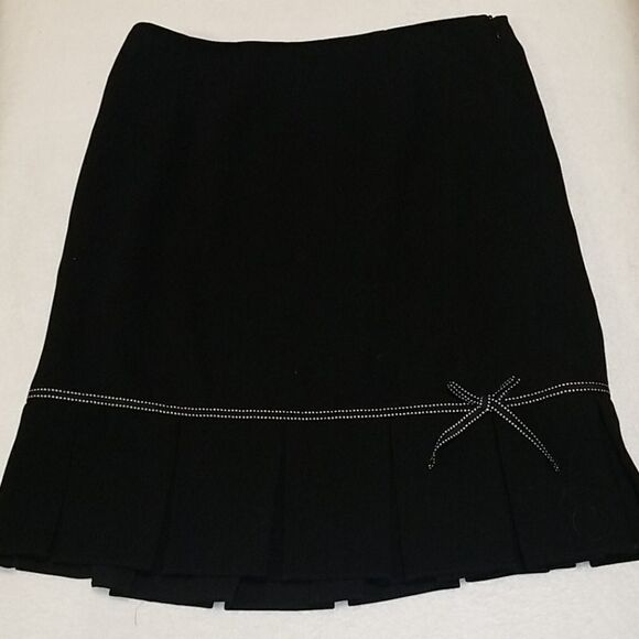 DRAMA BLACK PLEATED SKIRT WITH BOW- SIZE 6 - Picture 1 of 5
